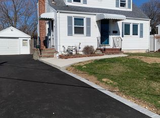 42 Birch Ave E, Farmingdale, NY 11735