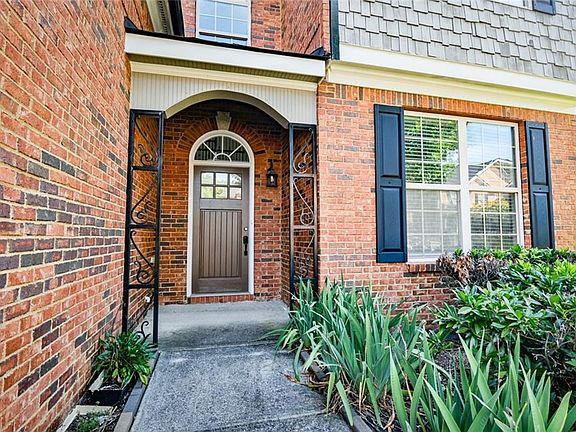 3rd image of 407 Arbor Ln