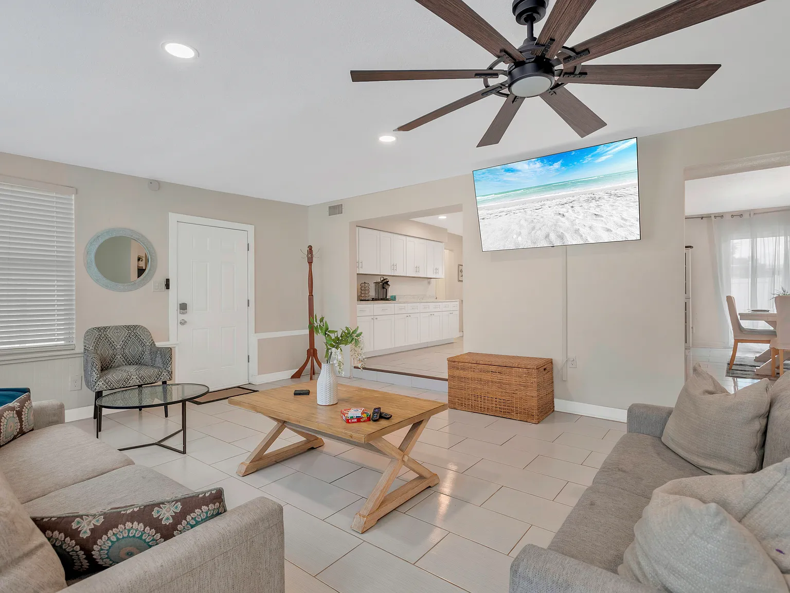 4 bed, 2200 sqft, $6,500 — Photo 2