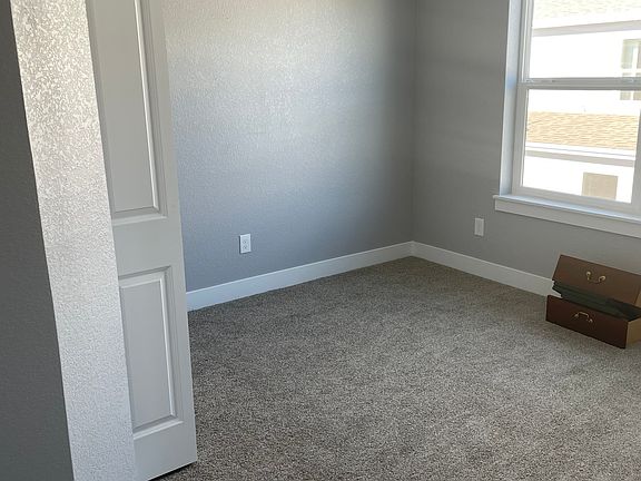 5th image of 307 S 4th Ct