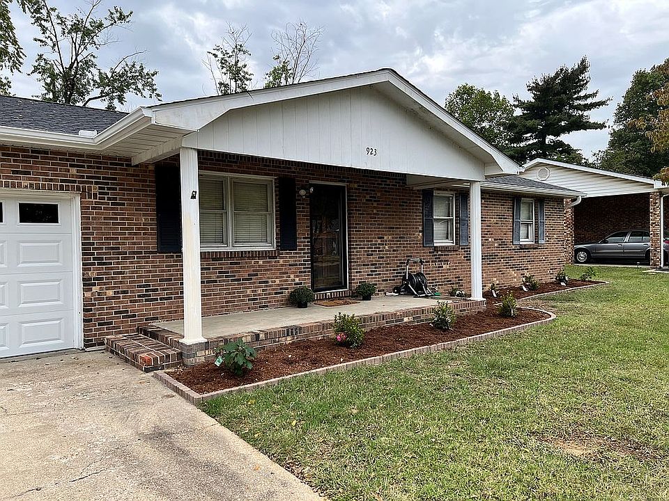 1st image of 923 Stanford Dr