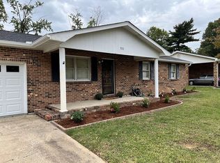 923 Stanford Dr, Sikeston, MO 63801