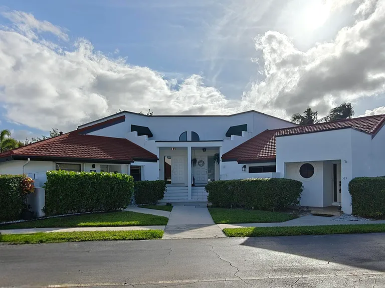 385 NW 36th Ave — Photo 3