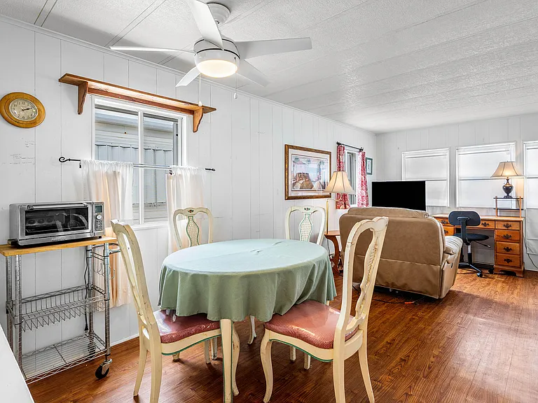 7 Ruthmary Ave #F — Photo 8