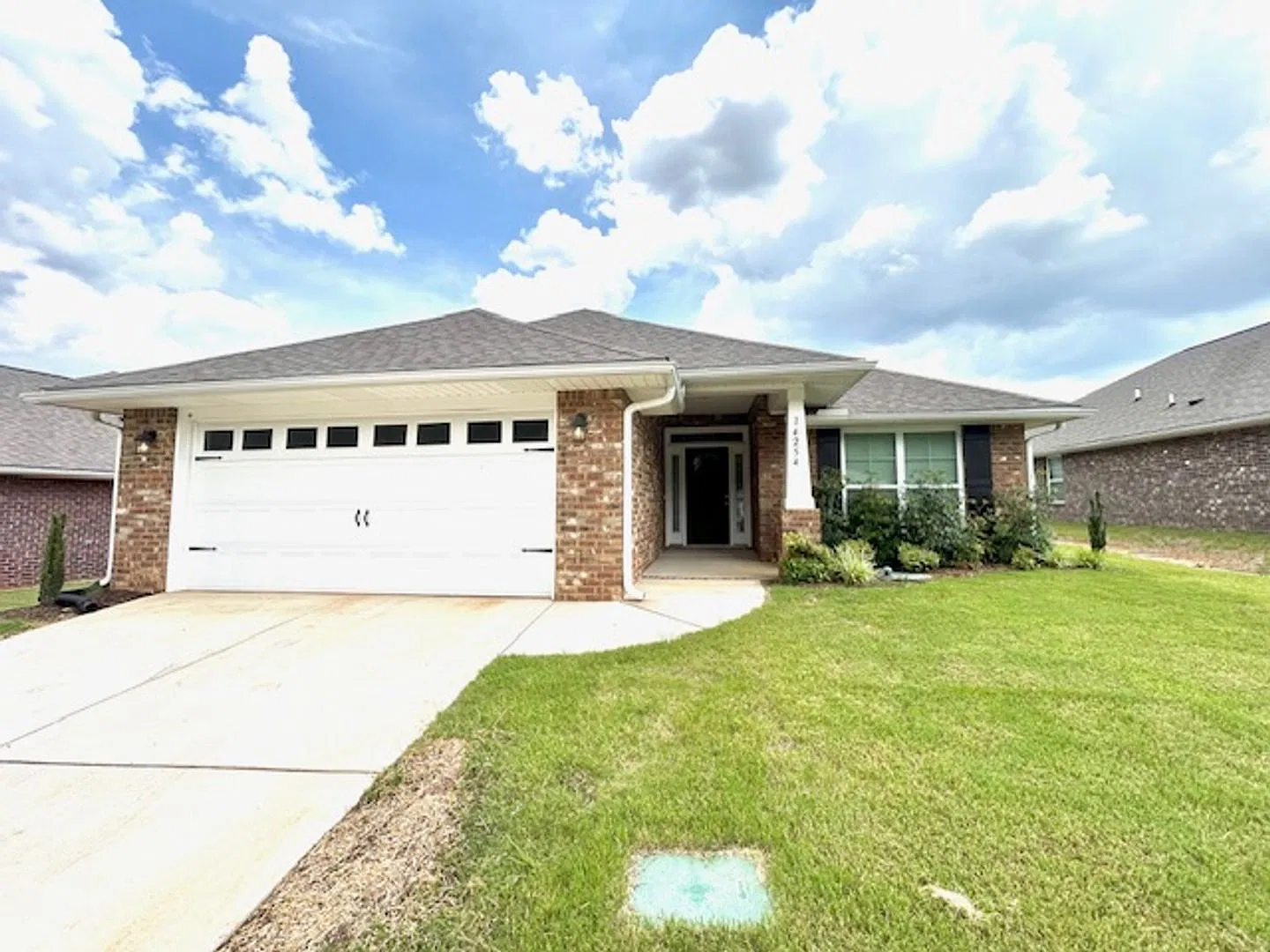 Spacious 4 Bedroom 2 Bath Home! — Photo 2
