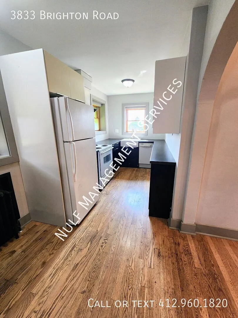 2 bed, 1 bath in Brighton Heights — Photo 2