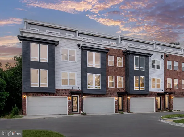 10568 Red Oak St, Fairfax, VA 22030