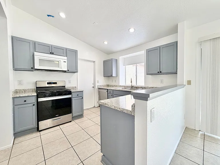 29677 Woodlands Ave — Photo 10