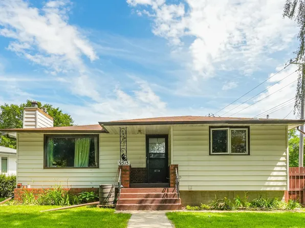 9513 81st St NW, Edmonton, AB T6C 2W4