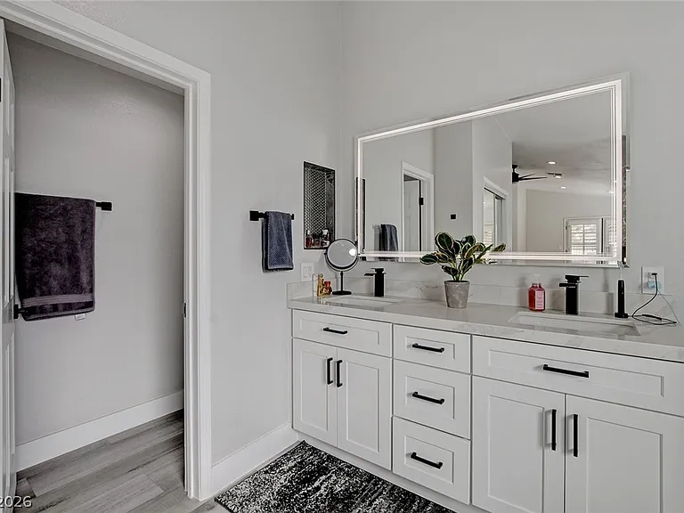 5429 Painted Sunrise Dr — Photo 35