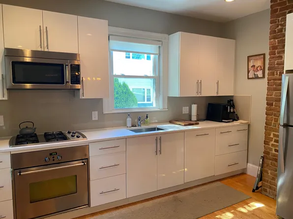 6 4th Street Pl #1, Cambridge, MA 02141