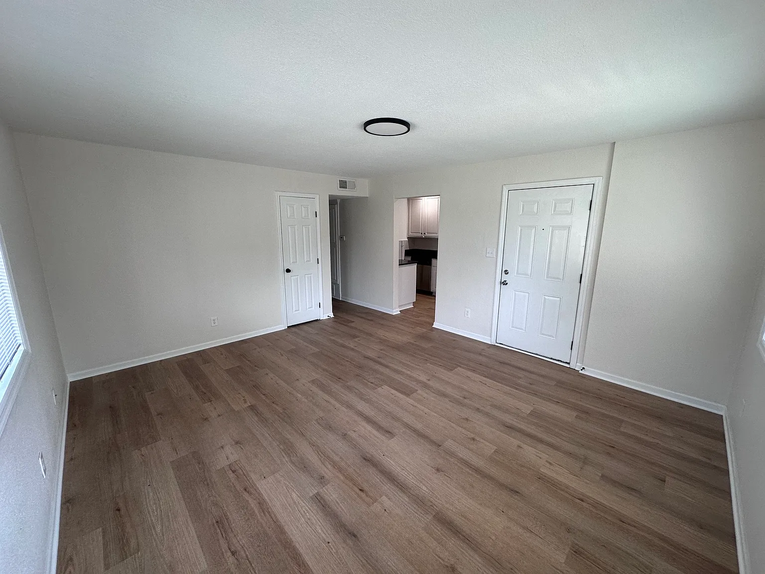 2 bed, 800 sqft, $1,275 — Photo 1