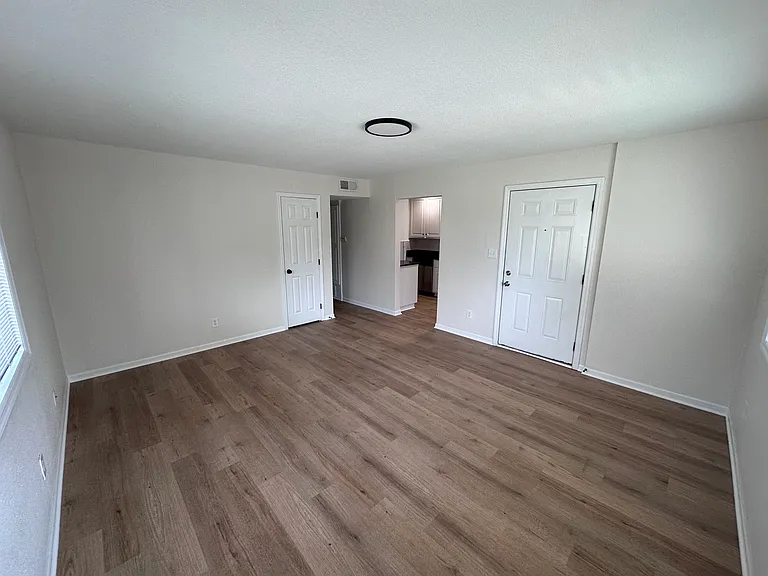 4201 S Minnie St #5 — Photo 1