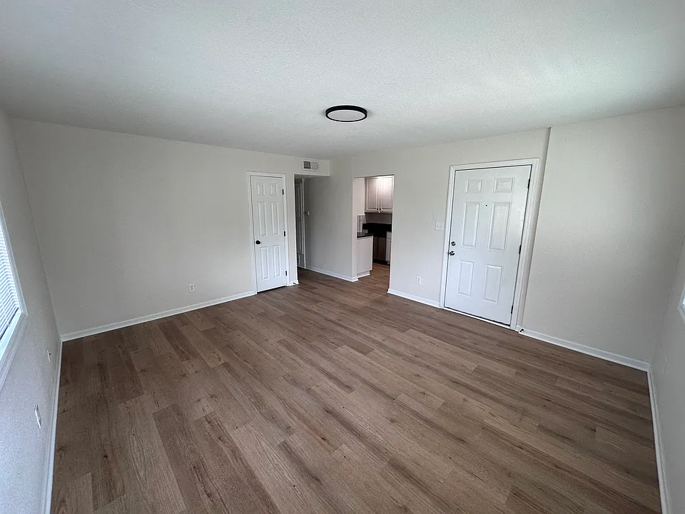 4201 S Minnie St #5