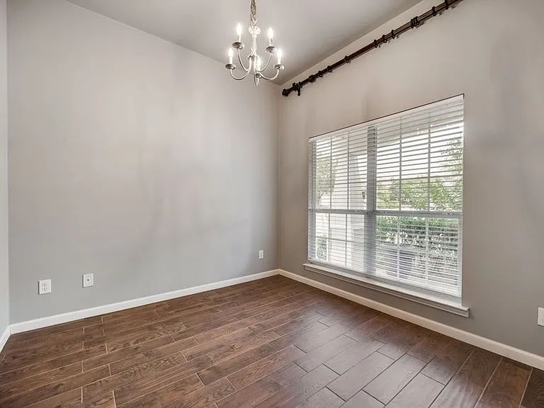 300 Creekside Dr — Photo 14