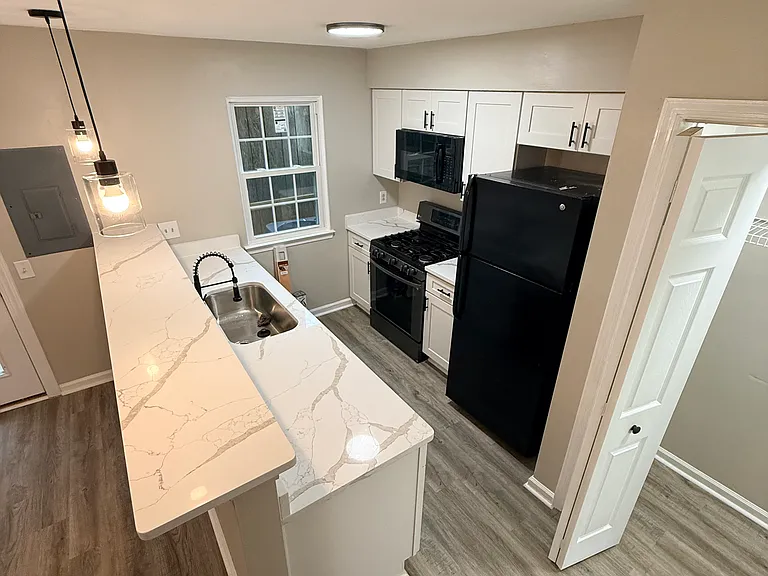 755 Huntly Dr — Photo 8