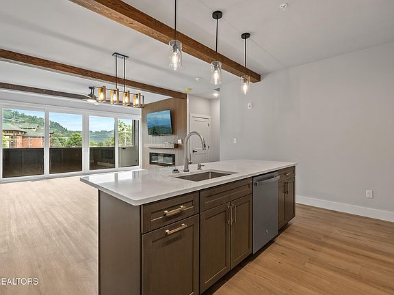 3rd image of 215 Circle Dr #10