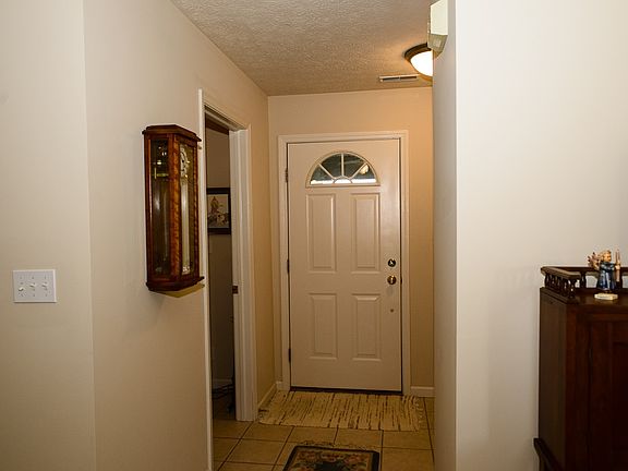 2nd image of 609 Marquis Cir