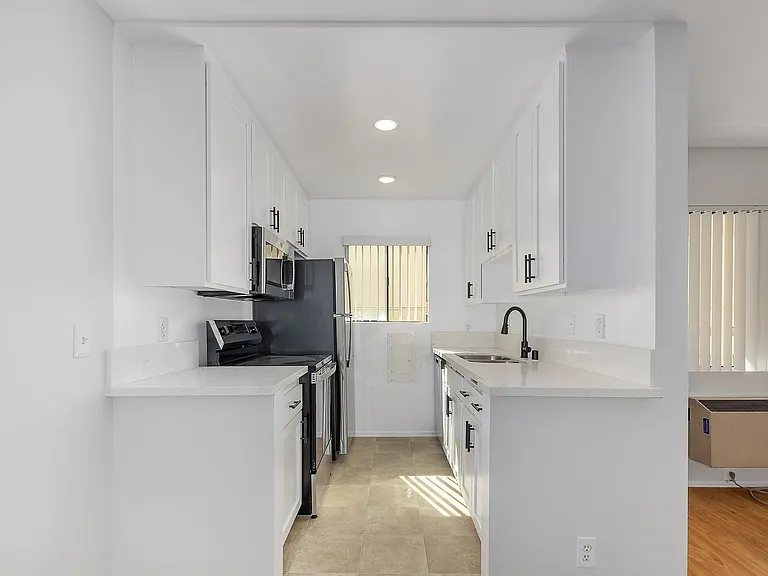 132 Clark Dr — Photo 17