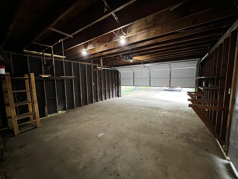 Nice 2 car garage