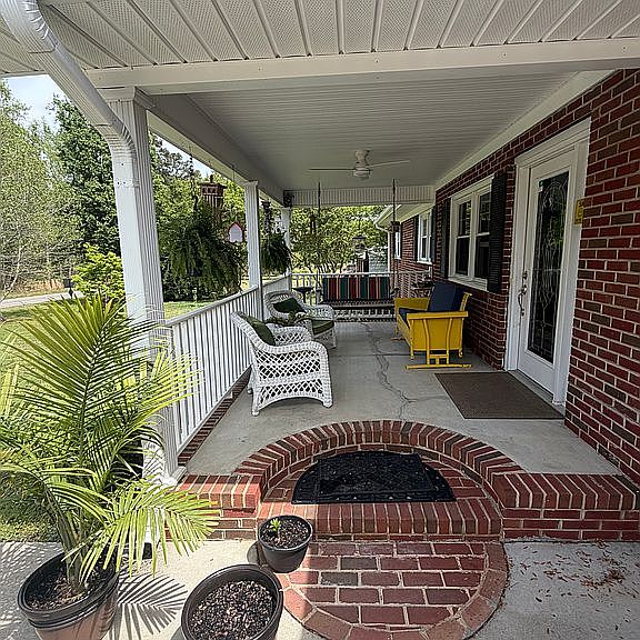 Listing photo 3