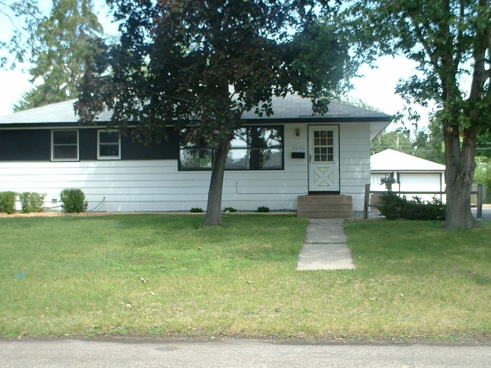 Well maintained rambler,finished LL,new windows,roof,furnace and A/C.