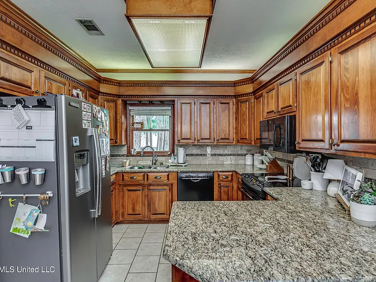 214 Ramblewood Dr — Photo 17