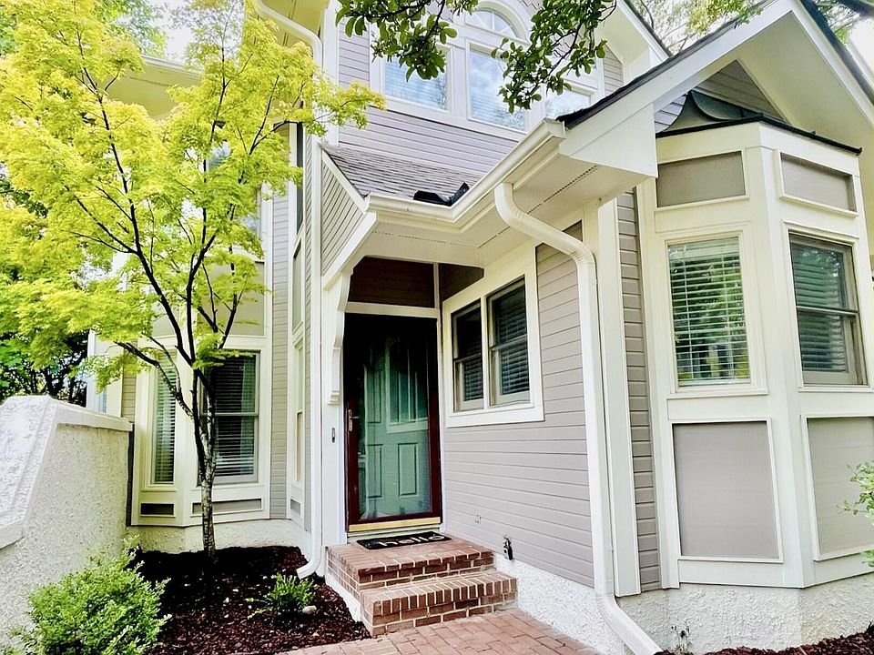 1st image of 726 Victorian Place