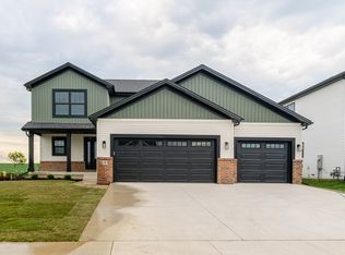 2 Bucktown Ct, Bloomington, IL 61705