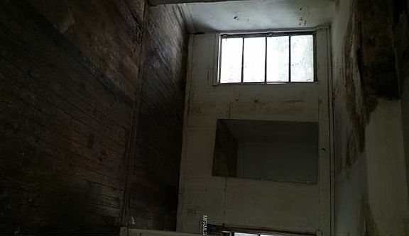 5th image of 319 E Frances Ave