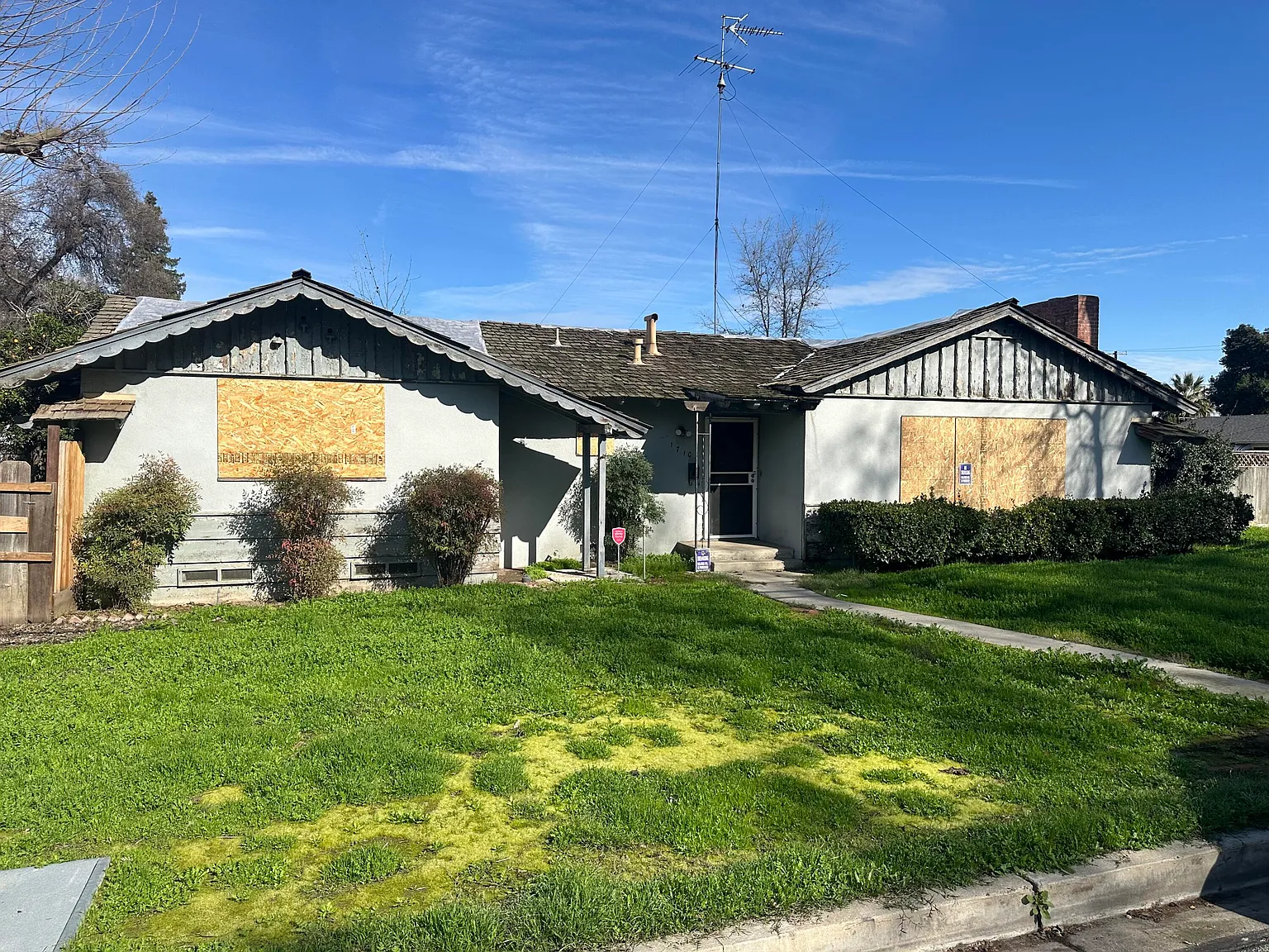 1710 W School Avenue photo 1