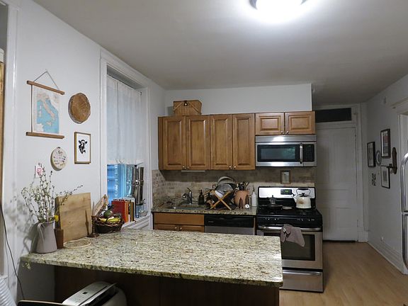 5th image of 2436 N Maplewood Ave #G
