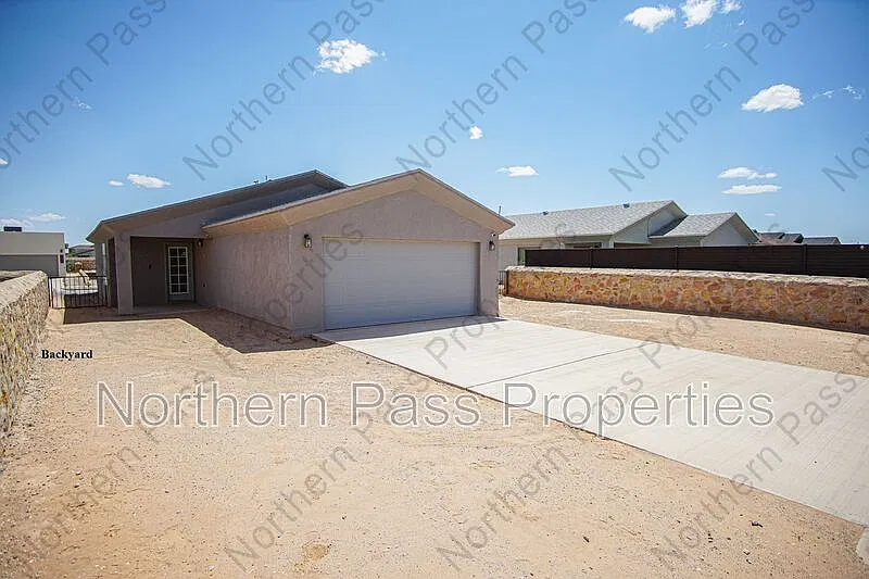 4 bed, 2.0 bath, 1631 sqft, $1,745 — Photo 2