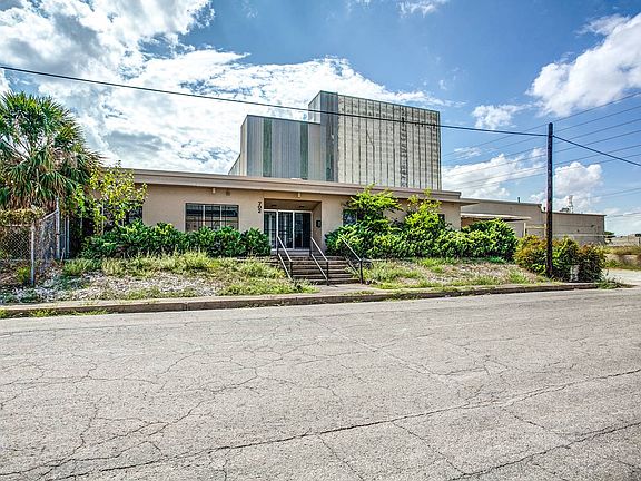 2nd image of 702 San Fernando St