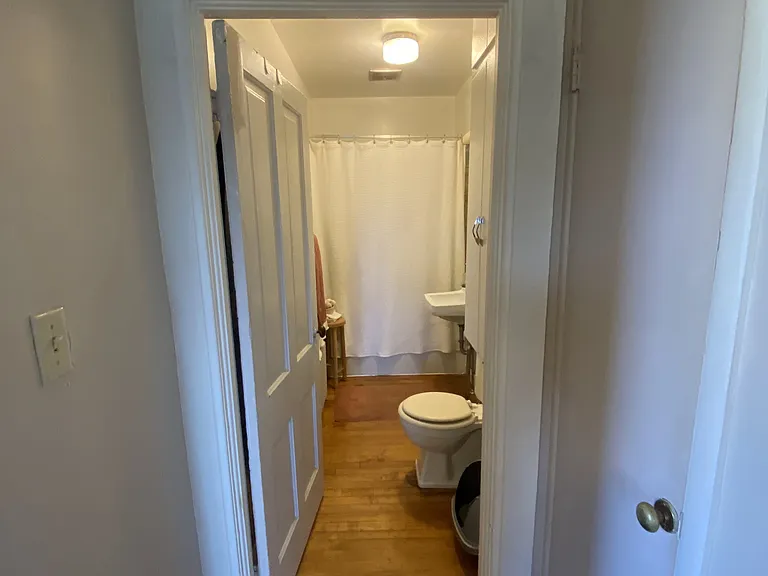 235 W Crescent St — Photo 10