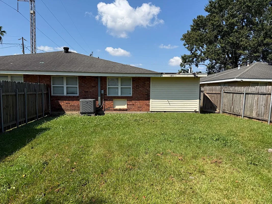 3 bed, 2.0 bath, 1100 sqft, $1,500 — Photo 2