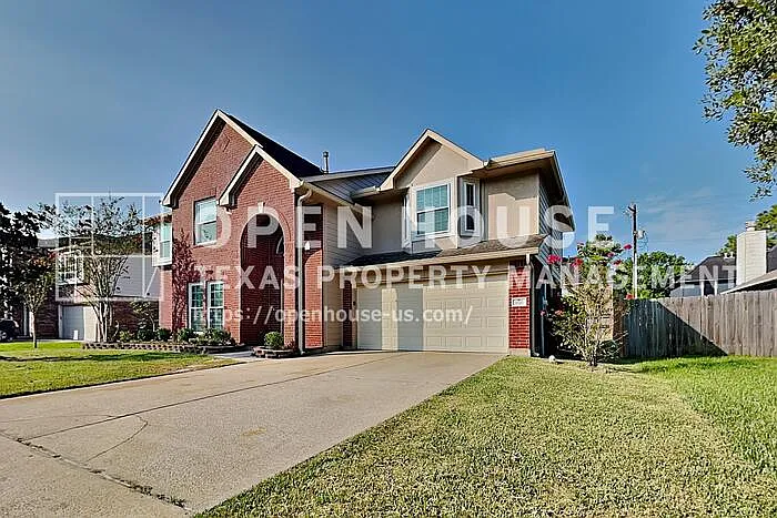 4 bed, 2.5 bath, 2496 sqft, $2,600 — Photo 1