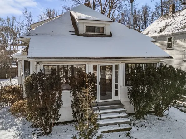 24 Pine St, Greenfield, MA 01301