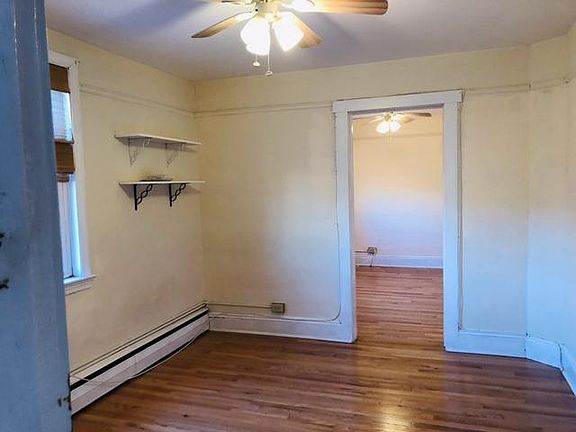 Bonus office or 3rd bedroom