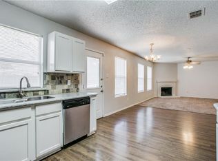 910 Mazourka Dr, Arlington, TX 76001