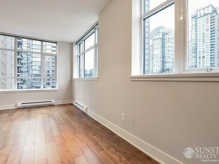 988 Richards St #706 — Photo 7