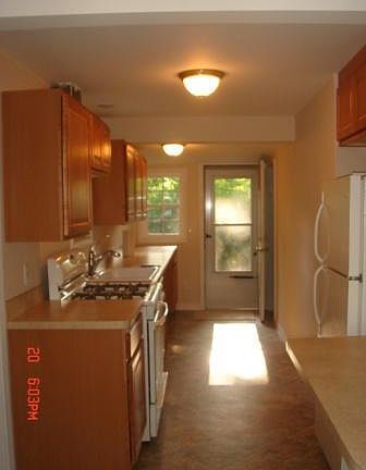 4th image of 782 Kenilworth Ave