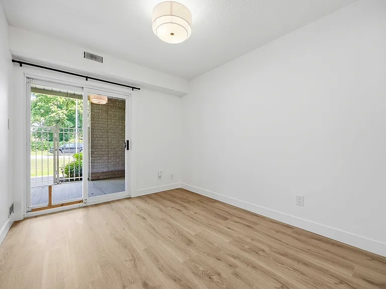 548 Front St #14 — Photo 13