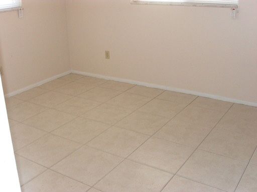 5th image of 137 SE 12th Ter #4