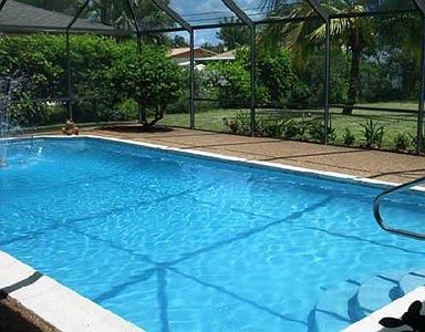 Pool & Screended Enclosure-Old Pic!