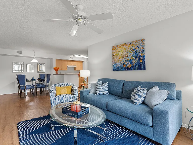 Bella Vista Apartments — Photo 18