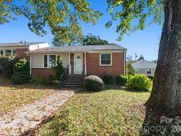 27 Trowbridge Ln, Brevard, NC 28712