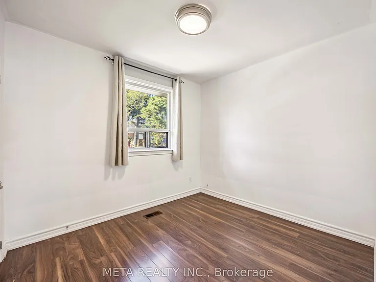 94 Greenock Ave — Photo 4