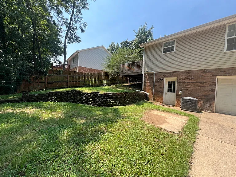 578 Somerset Ln — Photo 11