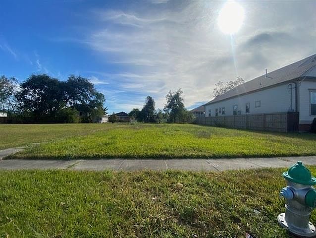 2nd image of 2305 Mehle St